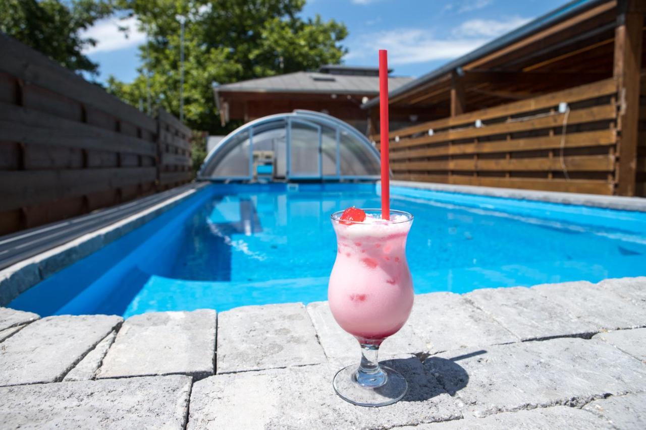 Port Etterem&Panzio Bed & Breakfast Balatonmáriafürdő Eksteriør bilde