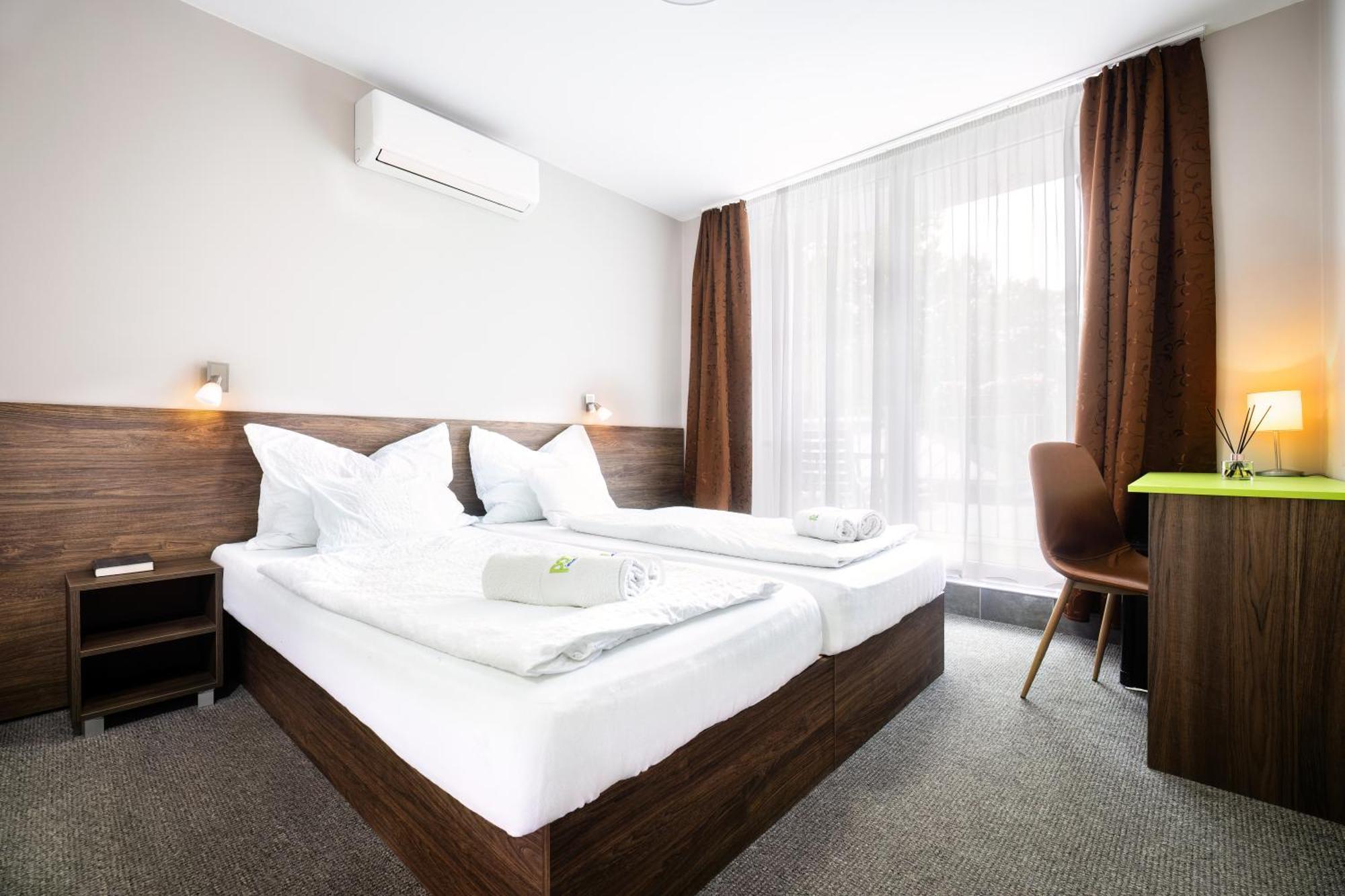 Port Etterem&Panzio Bed & Breakfast Balatonmáriafürdő Eksteriør bilde
