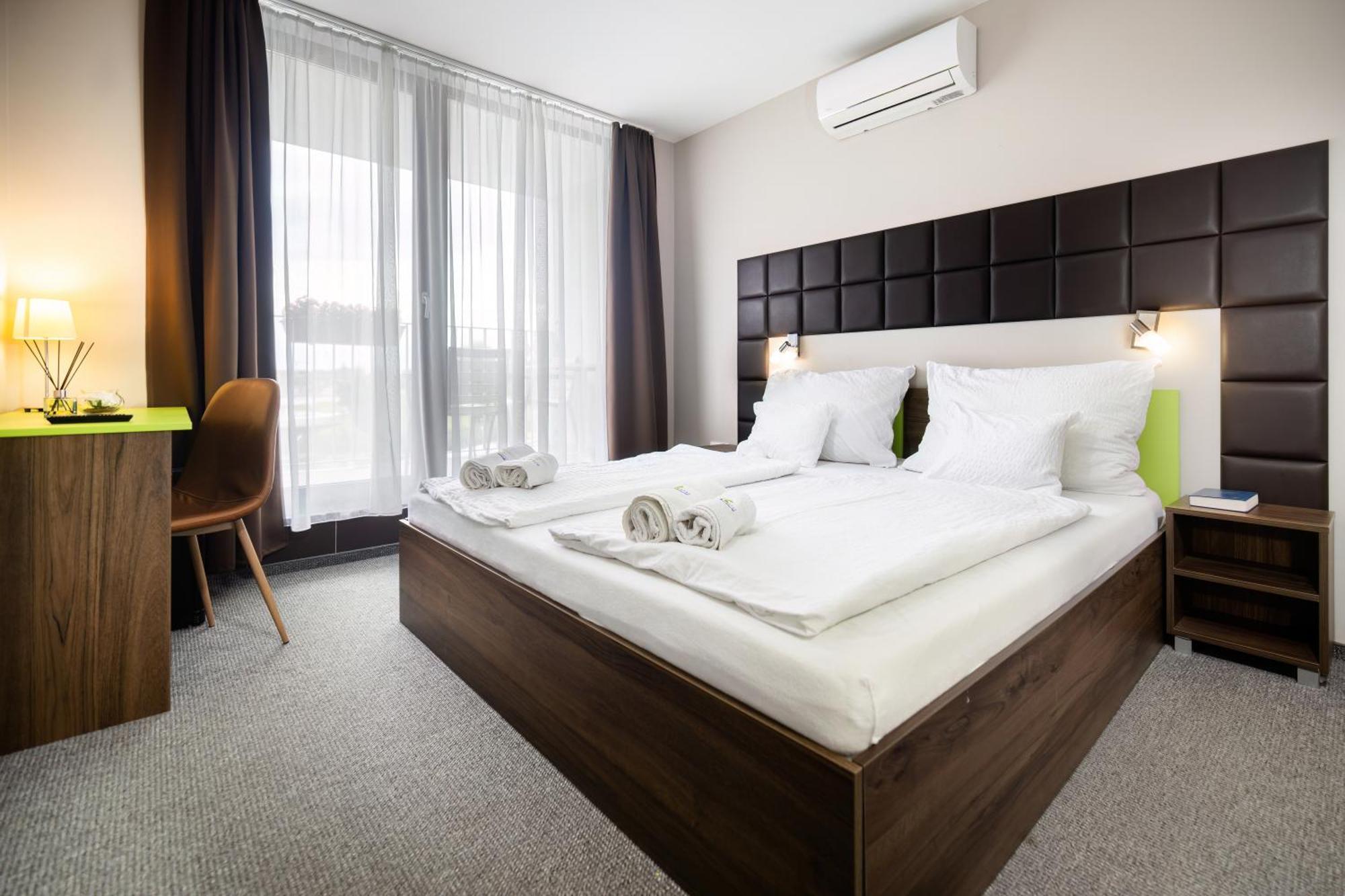 Port Etterem&Panzio Bed & Breakfast Balatonmáriafürdő Eksteriør bilde