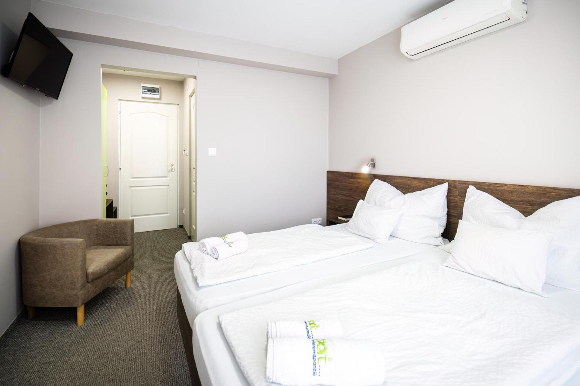 Port Etterem&Panzio Bed & Breakfast Balatonmáriafürdő Eksteriør bilde