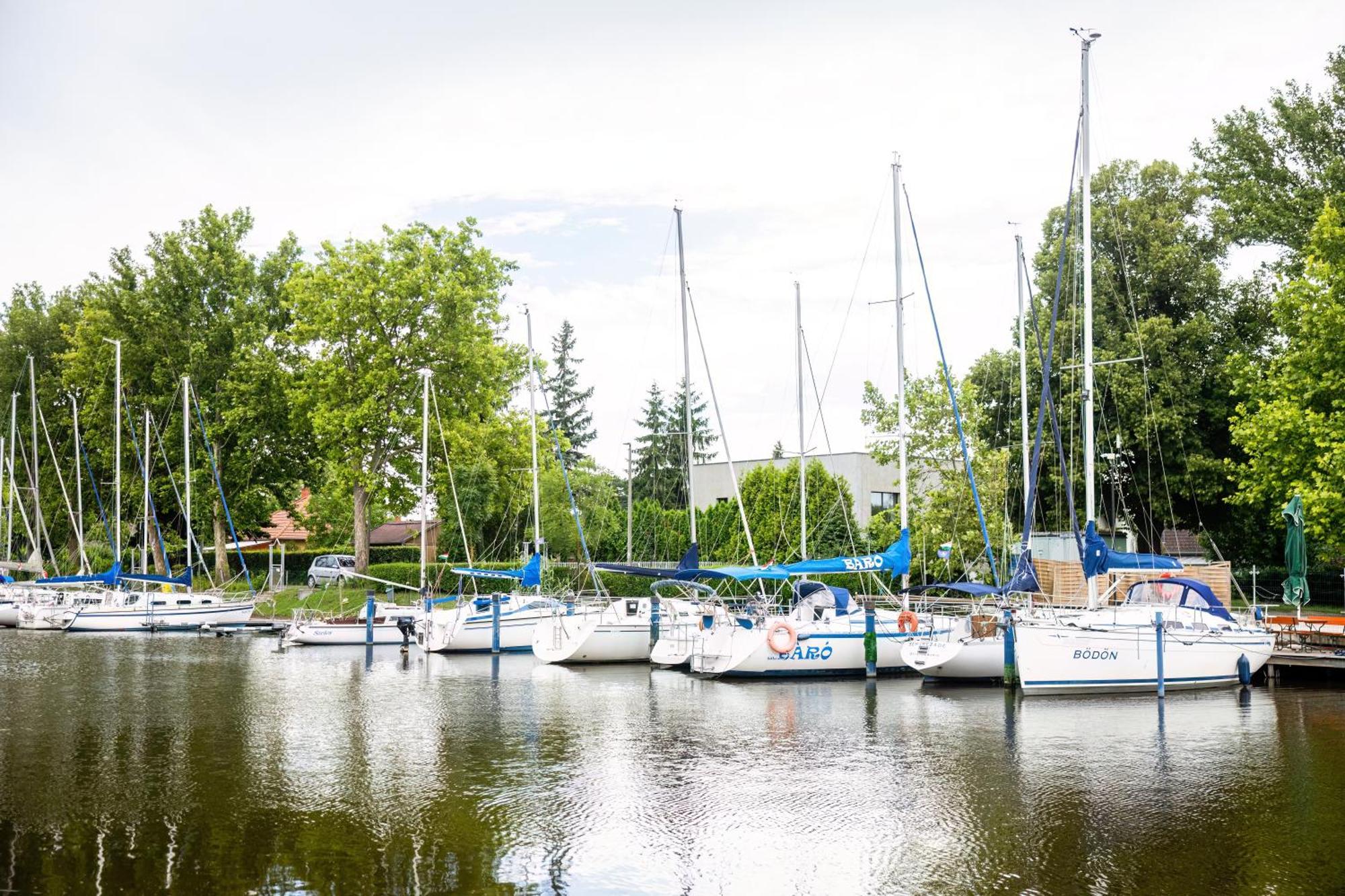 Port Etterem&Panzio Bed & Breakfast Balatonmáriafürdő Eksteriør bilde
