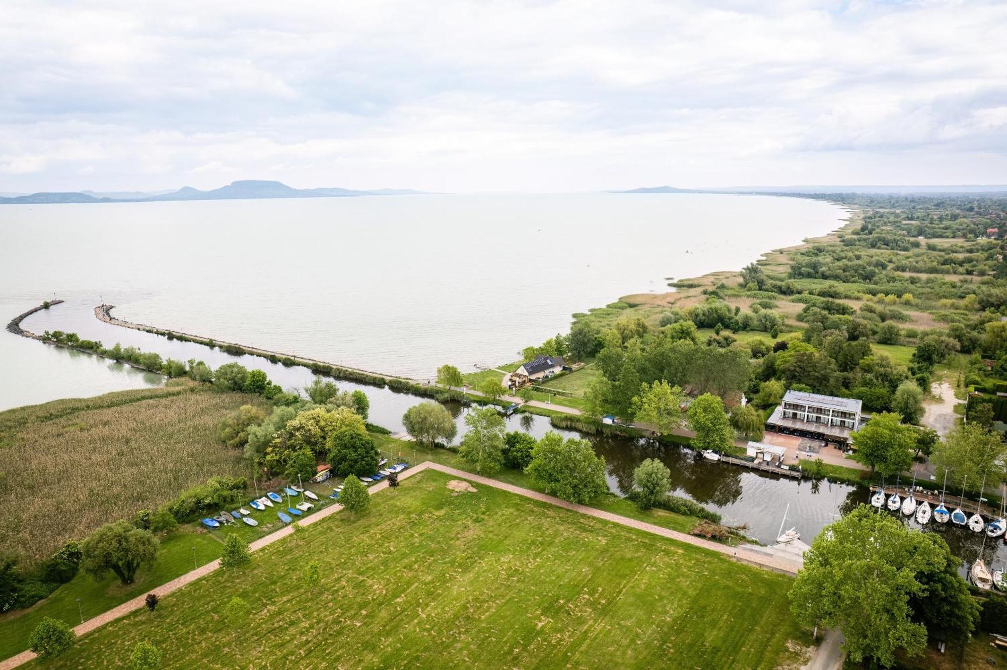 Port Etterem&Panzio Bed & Breakfast Balatonmáriafürdő Eksteriør bilde
