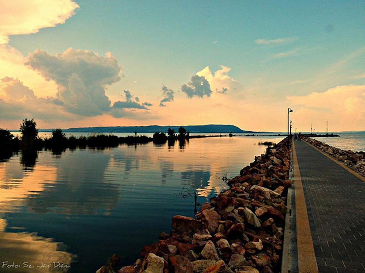 Port Etterem&Panzio Bed & Breakfast Balatonmáriafürdő Eksteriør bilde