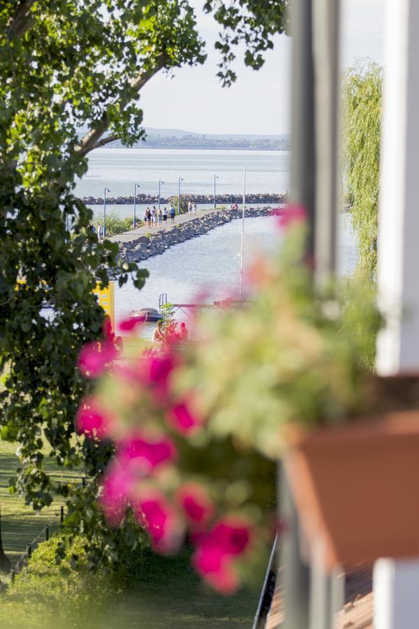 Port Etterem&Panzio Bed & Breakfast Balatonmáriafürdő Eksteriør bilde