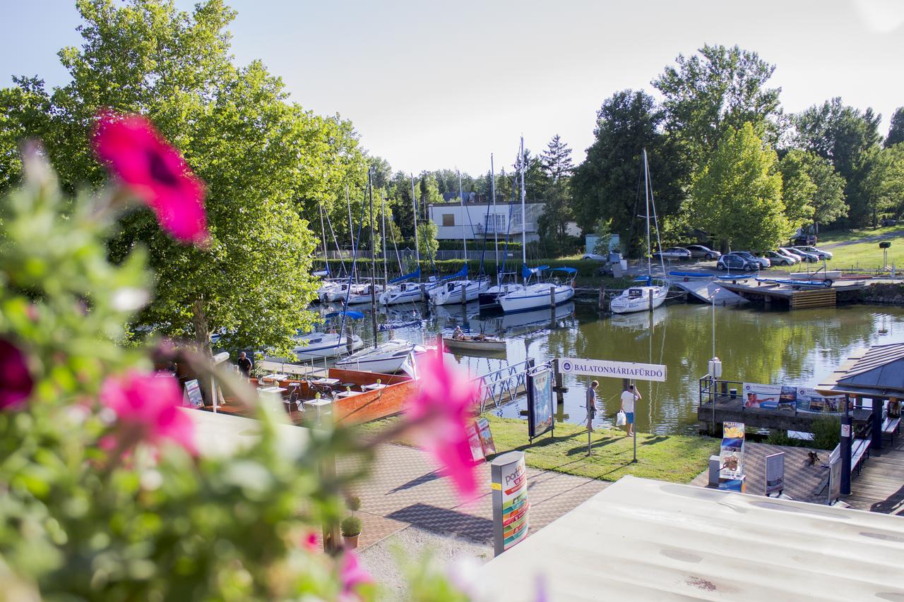 Port Etterem&Panzio Bed & Breakfast Balatonmáriafürdő Eksteriør bilde